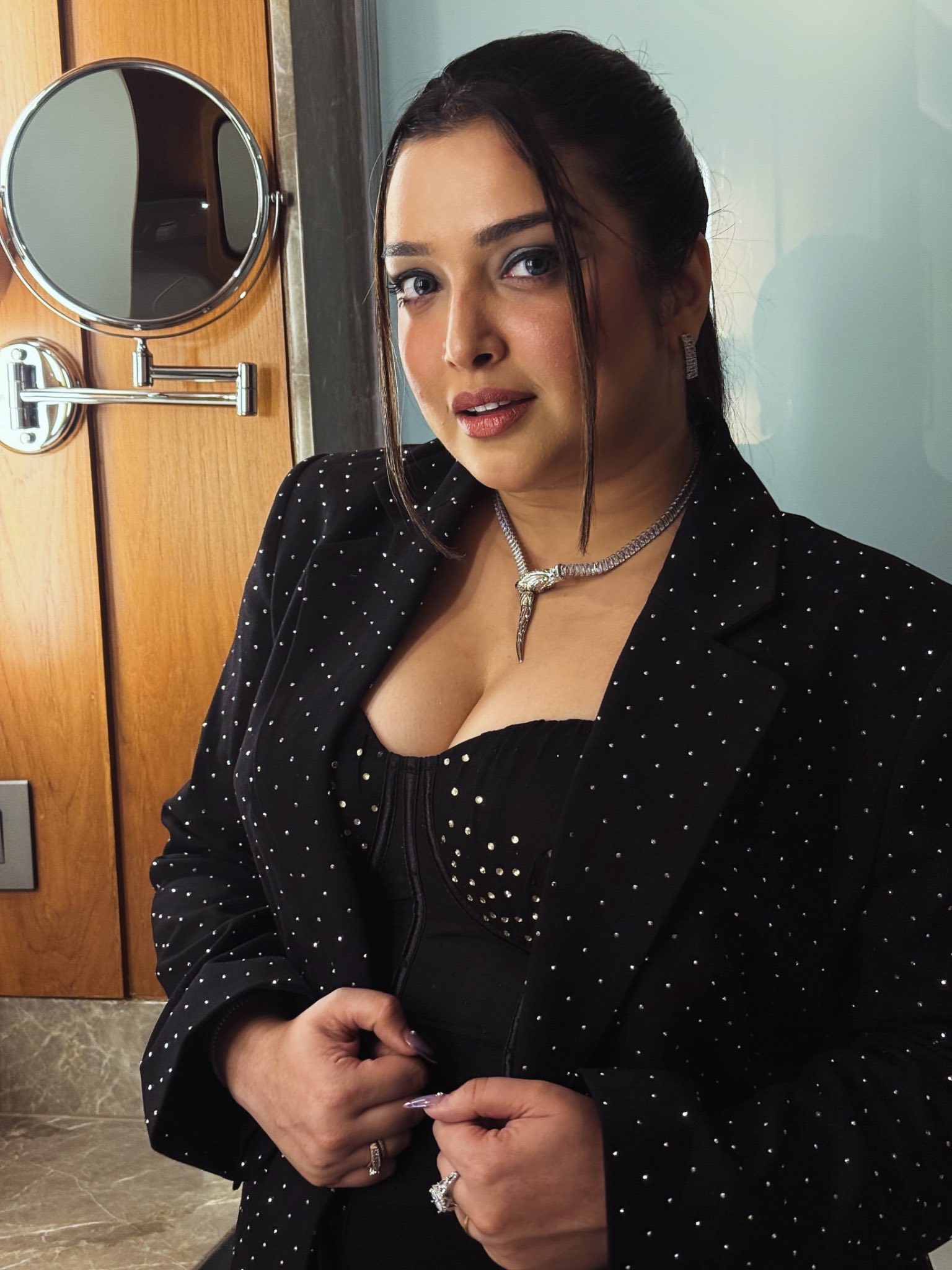 ফ্যাশনে সাপের ছোঁয়া, বিলাসিতা-রহস্য আর সাহসের প্রতীক