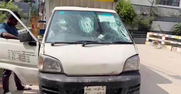 Tk 11.85 lakh snatched from car in Mohammadpur