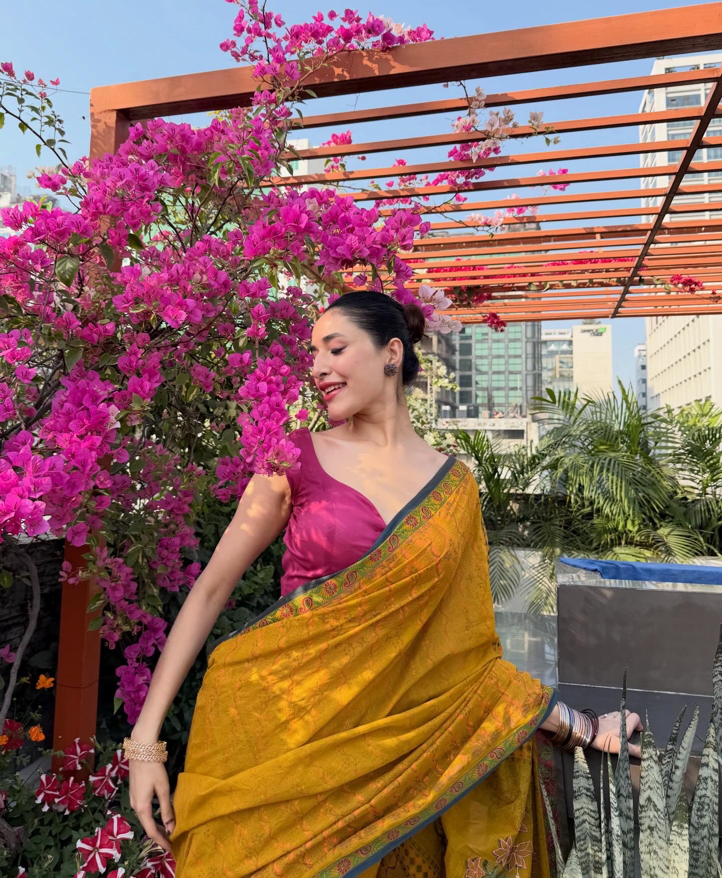 মডেল ও অভিনেত্রী স্নিগ্ধা চৌধুরী