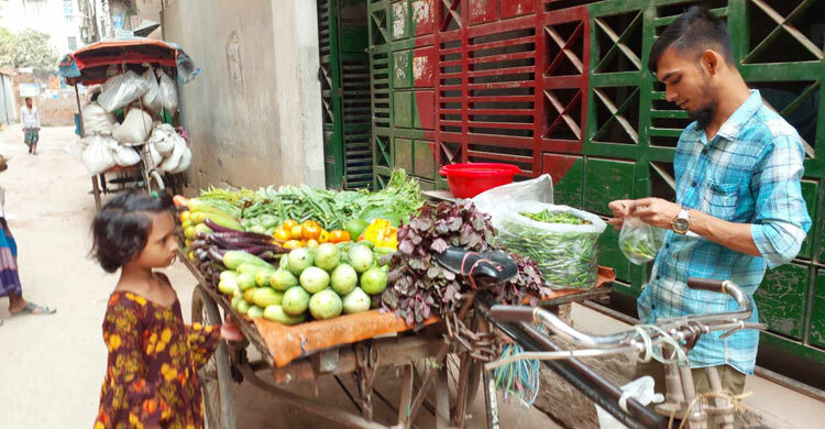 ফাঁকা ঢাকায় বাড়ছে সবজির দাম!