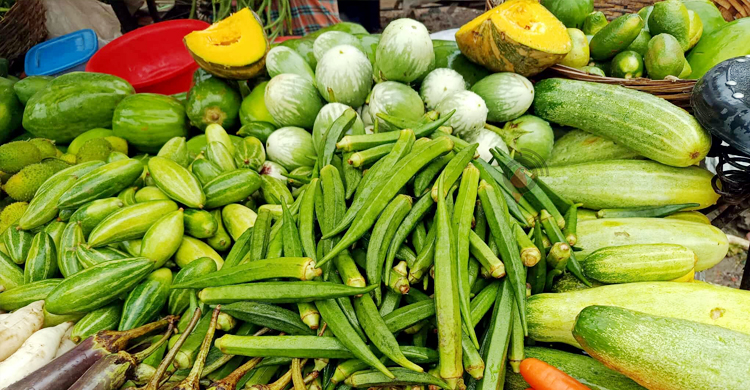 বৃষ্টির কারণে সবজির দাম কিছুটা বাড়তি