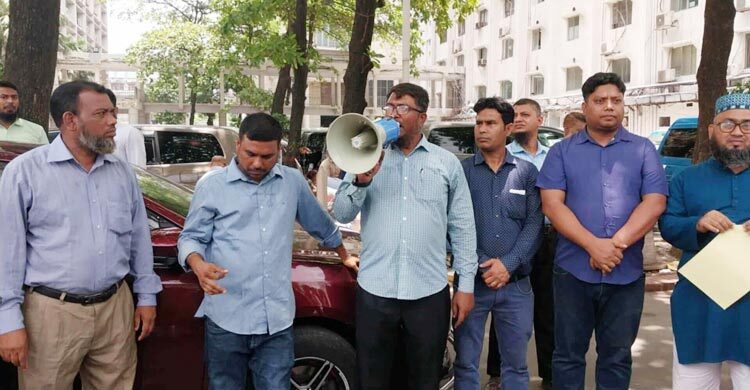 সচিবালয়ে ক্যান্টিন নিয়ে মারামারি: কর্মচারীদের বিক্ষোভ