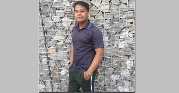 ফ্যানের সঙ্গে ঝুলছিল যুবকের মরদেহ, ফ্লোরে রক্তমাখা ছুরি