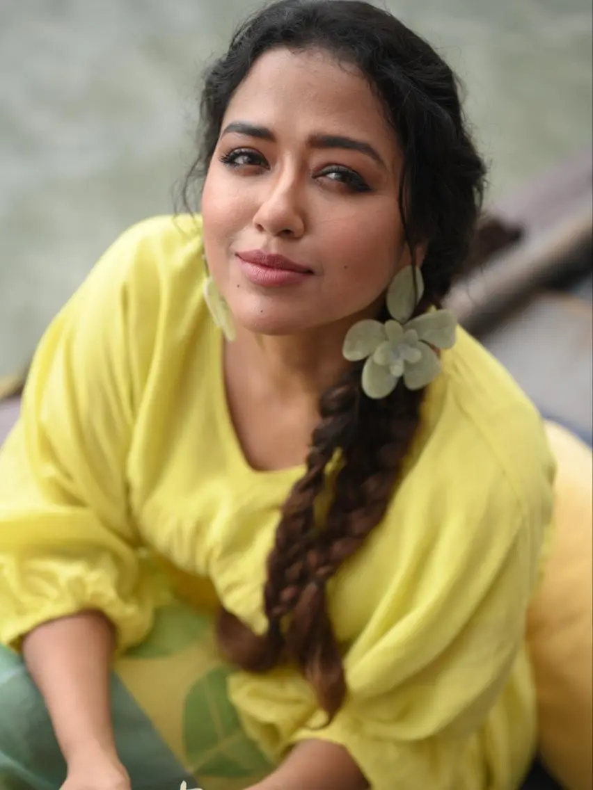 নদীর বুকে সোহিনীর স্বপ্নিল ফ্যাশন মুহূর্ত