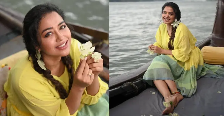 নদীর বুকে সোহিনীর স্বপ্নিল ফ্যাশন মুহূর্ত