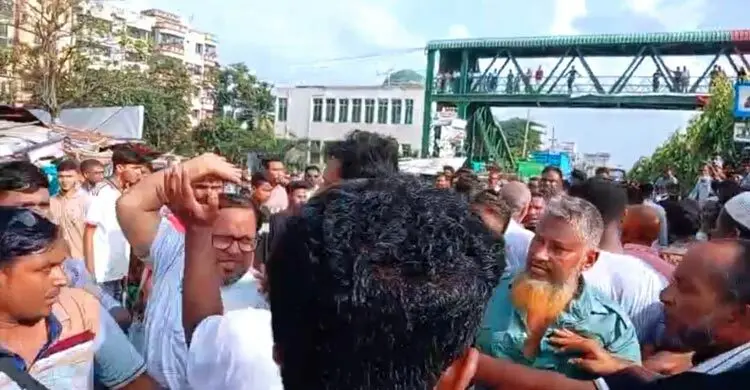 সওজের উচ্ছেদ অভিযানে বিএনপির দুই গ্রুপে হাতাহাতি