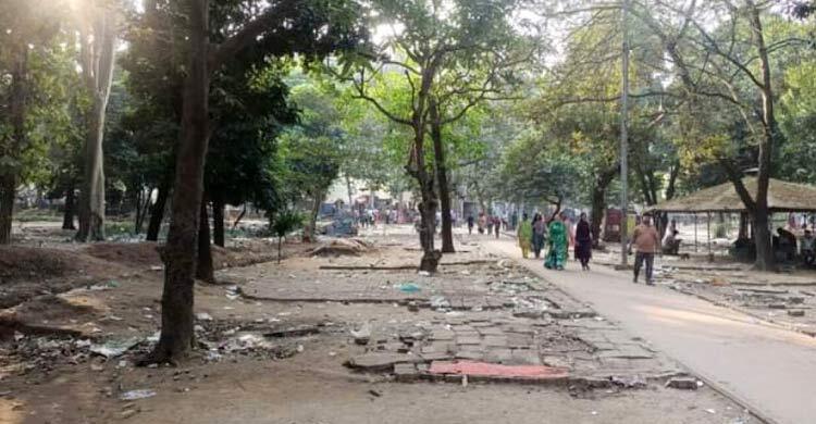 ‘ঢাবির আশপাশে ভয়াবহ দেহব্যবসা চলে, কমিশন খেয়ে মদত দেয় পুলিশ’