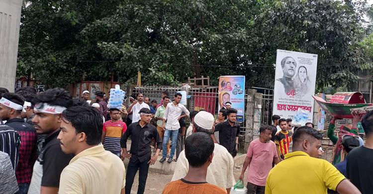 সোহরাওয়ার্দী উদ্যান অভিমুখে ছাত্রলীগ নেতাকর্মীরা