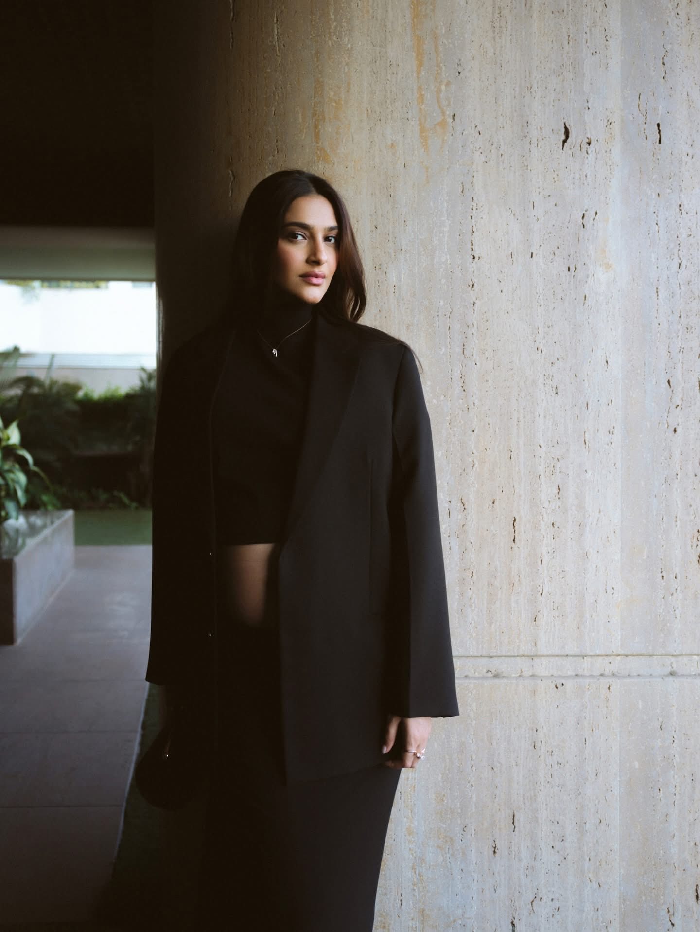 আত্মবিশ্বাসে ভরা সোনমের নতুন লুক