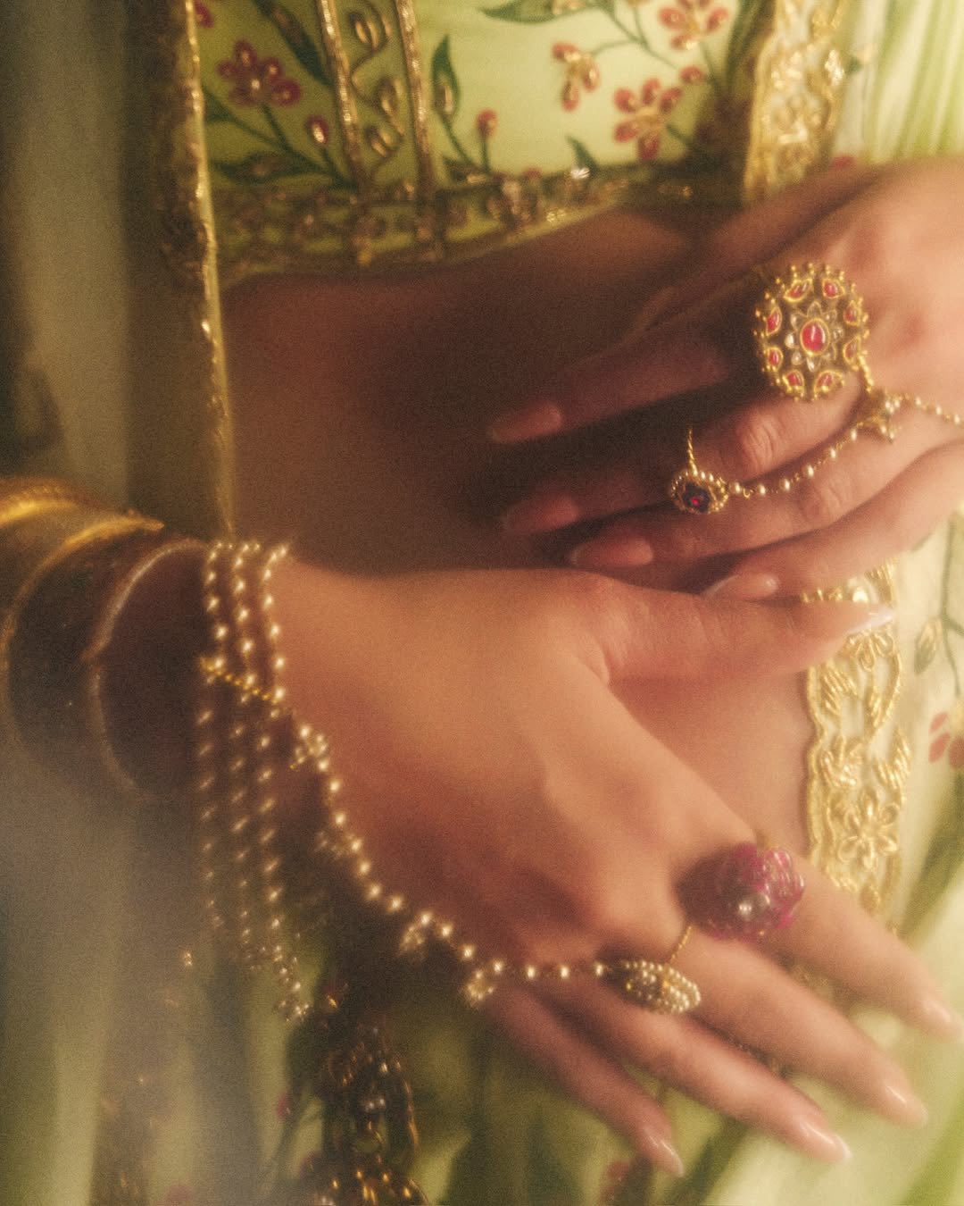 মোগল ছোঁয়ায় সোনমের বেবি শাওয়ার সাজ