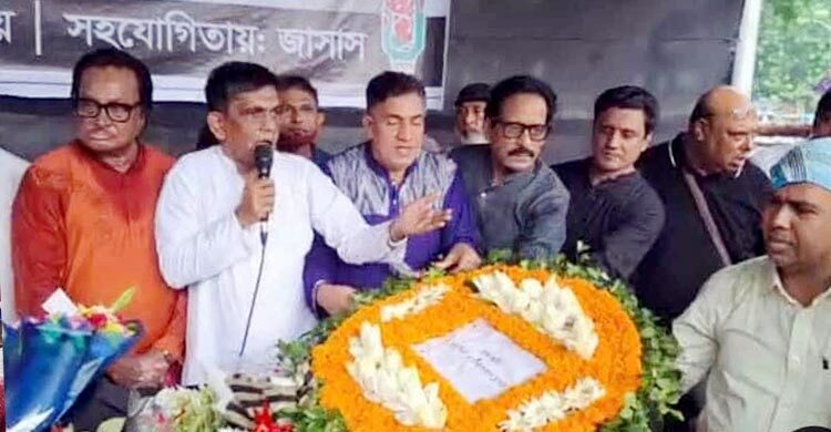 আকাশ কাঁদছে ফরিদা পারভীনের বিদায়ে, শহীদ মিনারে শ্রদ্ধা