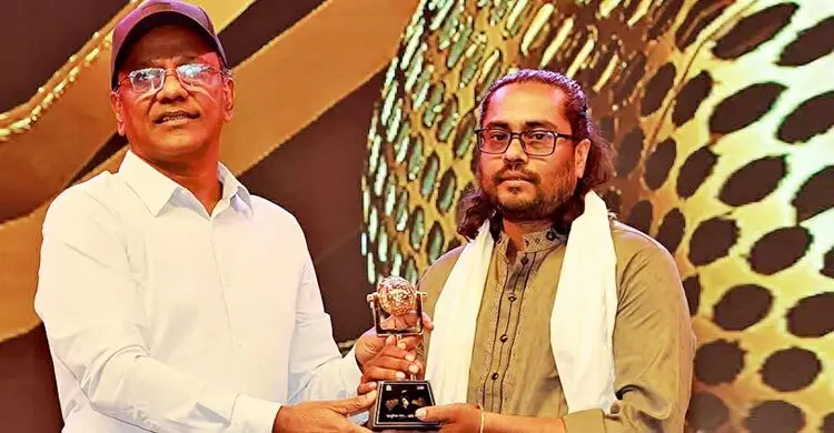 সেরা গীতিকারের স্বীকৃতি পেলেন তারেক আনন্দ