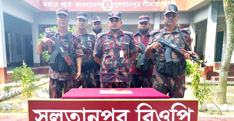 ২০৪ ভরি সোনা ফেলে পালালো পাচারকারী