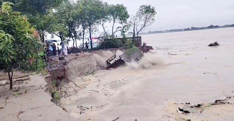 পদ্মা সেতু কনস্ট্রাকশন ইয়ার্ড রক্ষা বাঁধের ১০০ মিটার ধস