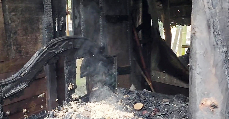 ঘরে আগুন, বিছানাতেই পুড়ে ছাই বৃদ্ধা