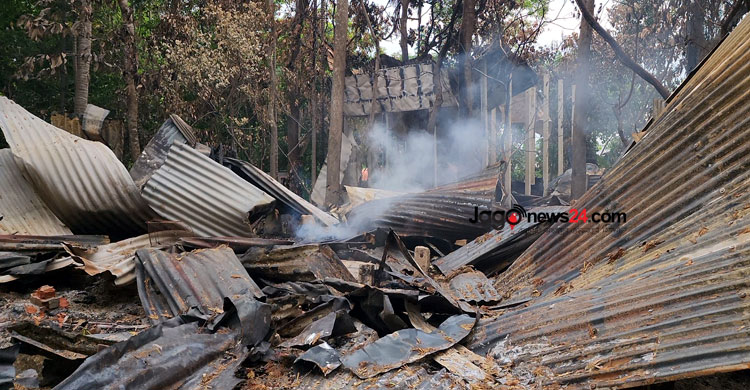 প্রতিশোধের আগুনে ভস্মীভূত ৭ বসতঘর
