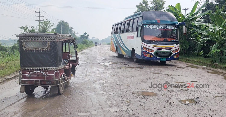 ভূমি জটিলতায় ভোগান্তি কাটে না শরীয়তপুর-ঢাকা মহাসড়কে