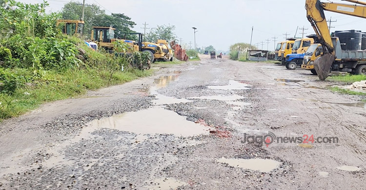 ভূমি জটিলতায় ভোগান্তি কাটে না শরীয়তপুর-ঢাকা মহাসড়কে