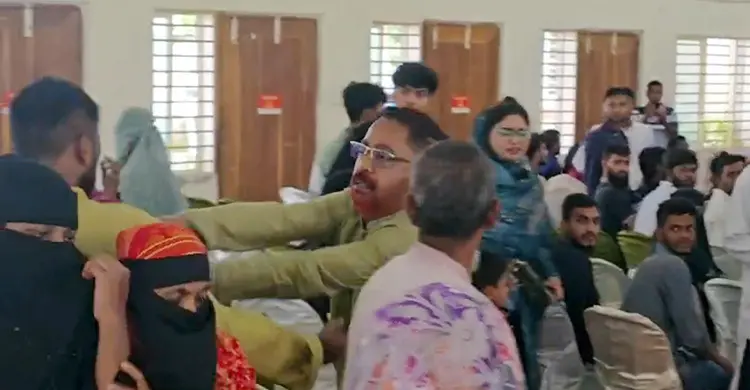 জুলাই যোদ্ধাদের মারধর করে অনুষ্ঠান থেকে বের করে দিলেন বিএনপি নেতারা