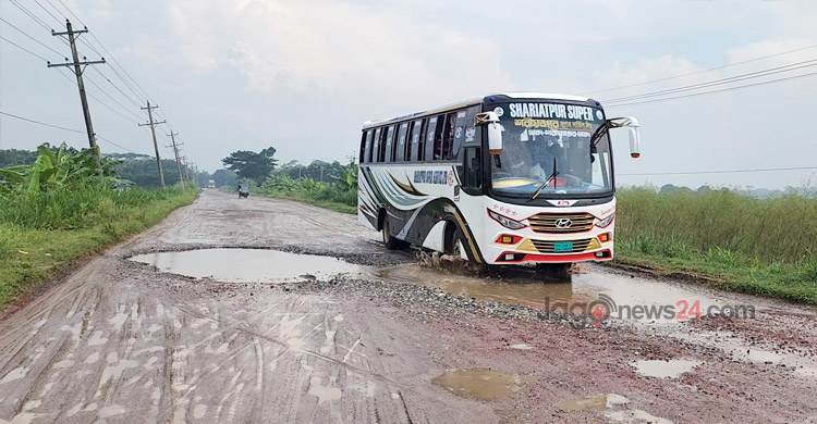 ভূমি জটিলতায় ভোগান্তি কাটে না শরীয়তপুর-ঢাকা মহাসড়কে