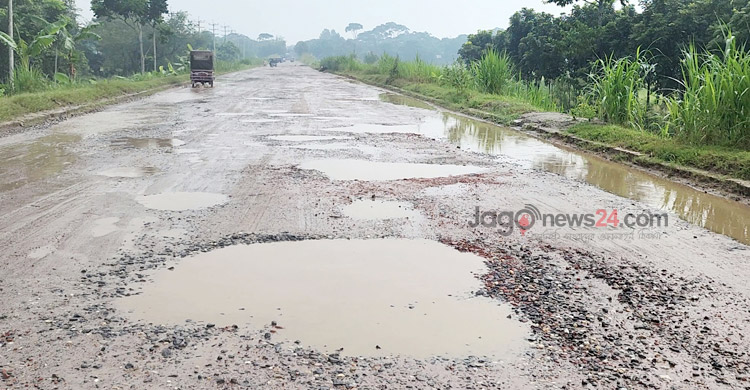 ভূমি জটিলতায় ভোগান্তি কাটে না শরীয়তপুর-ঢাকা মহাসড়কে