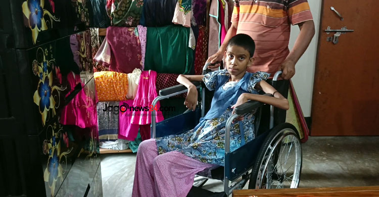 ‘মেয়ে আমার এখন হাত-পা কিছুই নাড়াতে পারে না’