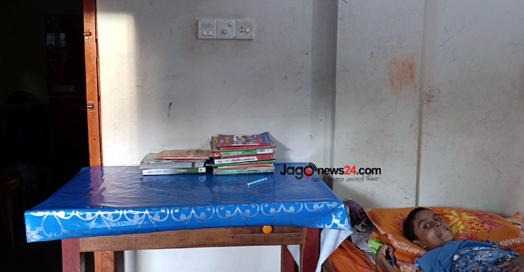 ‘মেয়ে আমার এখন হাত-পা কিছুই নাড়াতে পারে না’