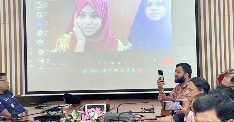 থানায় বসলেই ভিডিওকলে হাজির এসপি, জানানো যাচ্ছে অভিযোগ