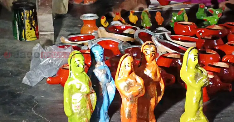 চাকা ঘোরে কিন্তু ভাগ্য ফেরে না মৃৎশিল্পীদের