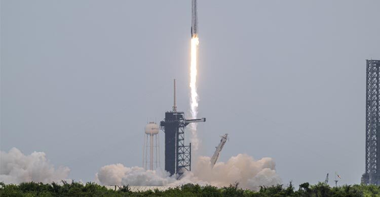 মহাকাশ স্টেশন থেকে পৃথিবীতে যাত্রা শুরু করেছেন ৫ নভোচারী