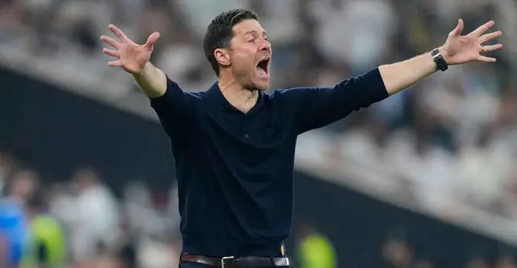 কোচ আলোনসোকে বরখাস্ত করলো রিয়াল মাদ্রিদ, নতুন কোচ আরবেলোয়া