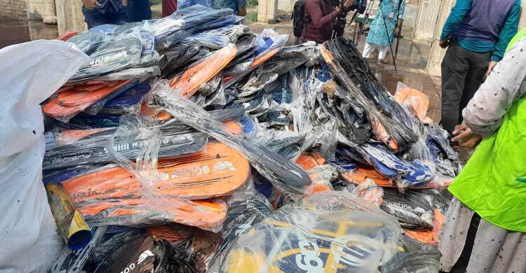 ডেমরায় আগুন: খেলার সামগ্রীতে পূর্ণ ছিল ভবনটি