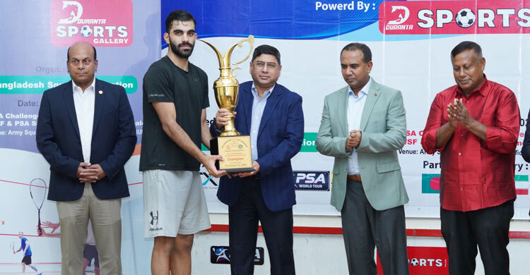 আন্তর্জাতিক স্কোয়াশ প্রতিযোগিতার পুরস্কার বিতরণ করলেন সেনাপ্রধান