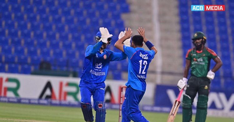 Ashlin Brukning ikki kishi tomonidan sikilishi ishtirokidagi porno filmlar