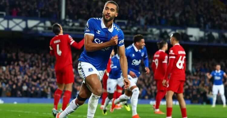 Liverpool lose at Everton to leave Premier League hopes in ruins