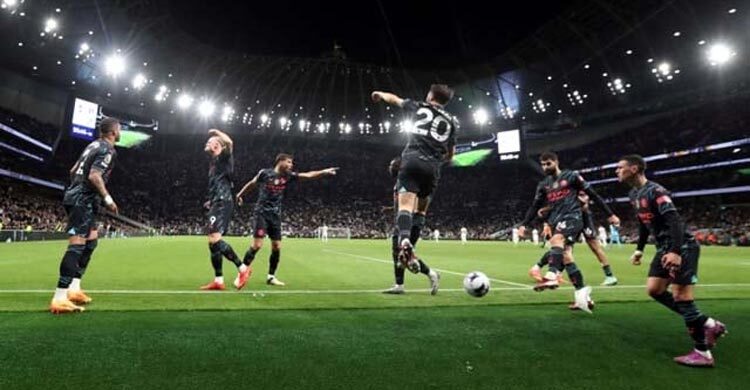 Man City eye Premier League history as Arsenal dare to dream