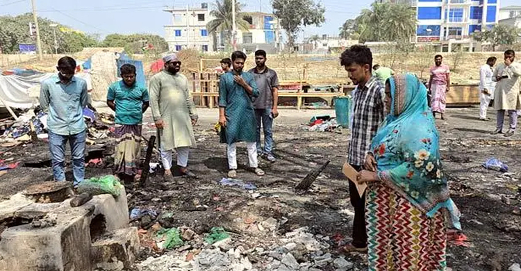 কুয়াকাটায় আগুনে ভস্মীভূত ৮ ক্ষতিগ্রস্তের পাশে ছাত্রদল