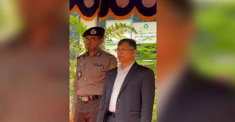প্রথমবারের মতো ডিএমপি সদরদপ্তরে স্বরাষ্ট্রমন্ত্রী সালাউদ্দিন আহমেদ