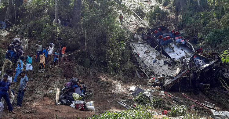21 killed as bus carrying pilgrims crashes in Sri Lanka