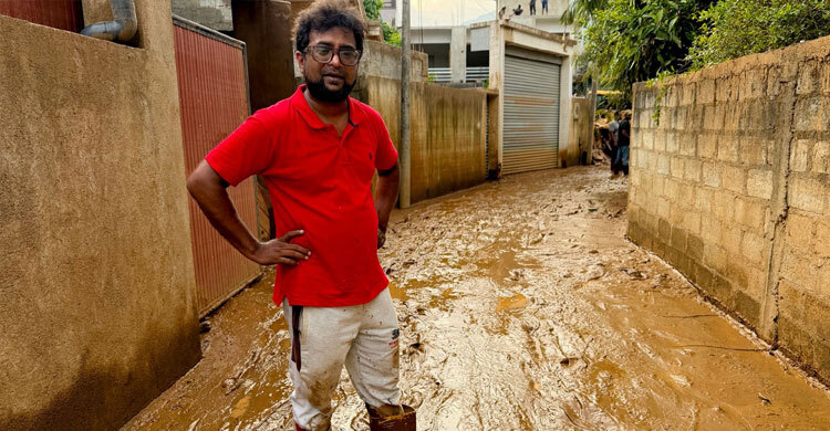 কাদামাটিতে চাপা শ্রীলঙ্কার গাম্পোলায় ক্ষোভ-হতাশা