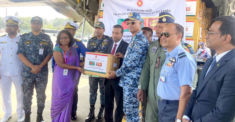 বাংলাদেশ সরকারের জরুরি মানবিক সহায়তা শ্রীলঙ্কায় পৌঁছেছে