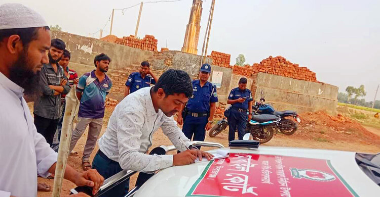 কাঠ পুড়িয়ে ইট তৈরি, ভাটা মালিককে ৫০ হাজার টাকা জরিমানা