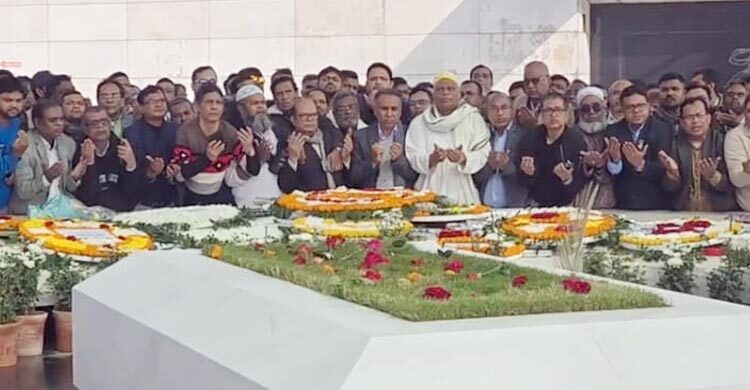 জিয়াউর রহমান ও খালেদা জিয়ার কবরে কৃষক দলের শ্রদ্ধা
