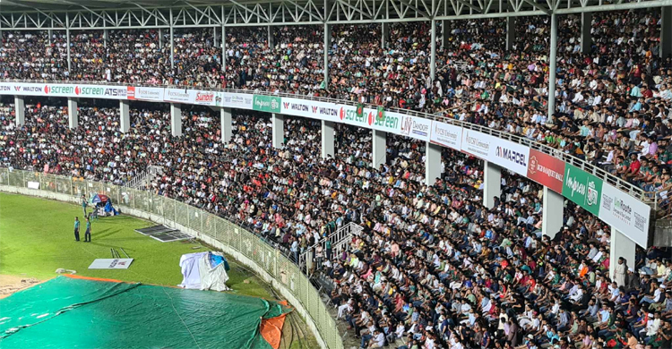 সিলেটের স্টেডিয়ামে বাধভাঙা দর্শক, নগরে যানজট