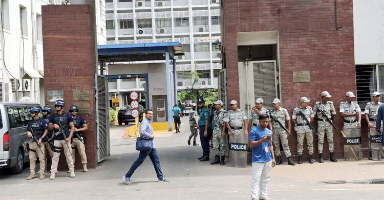 সচিবালয় ঘিরে কঠোর নিরাপত্তা, সোয়াট ও বিজিবি মোতায়েন