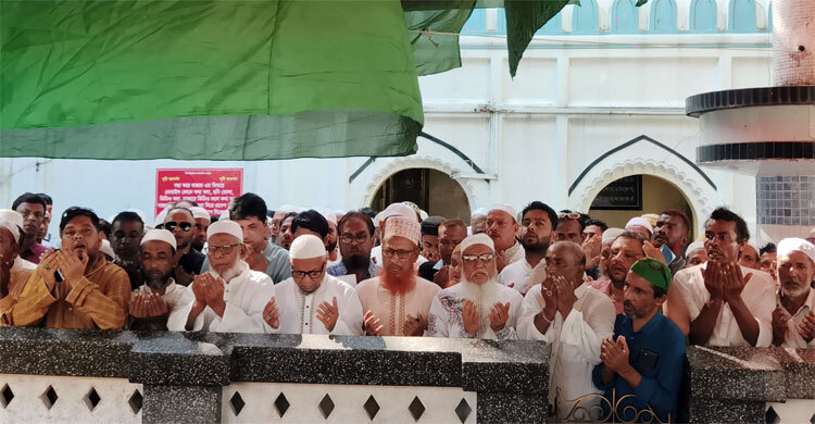 মাজার জিয়ারতের মধ্যদিয়ে প্রচারণা শুরু সাবেক মেয়র আরিফুলের