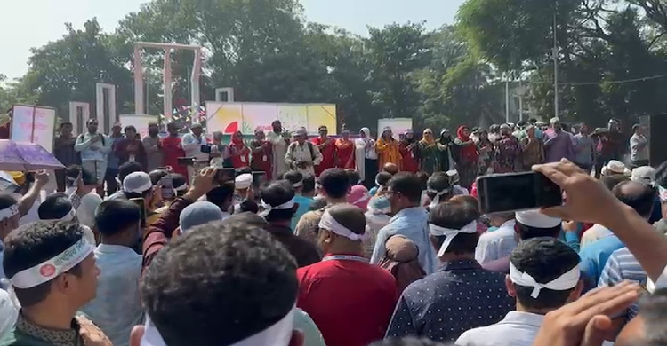 তিন দফা দাবিতে প্রাথমিক শিক্ষকদের লাগাতার অবস্থান কর্মসূচি শুরু