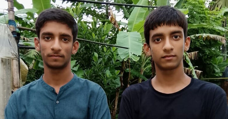 সব বিষয়ে একই গ্রেড পেলো যমজ দুই ভাই