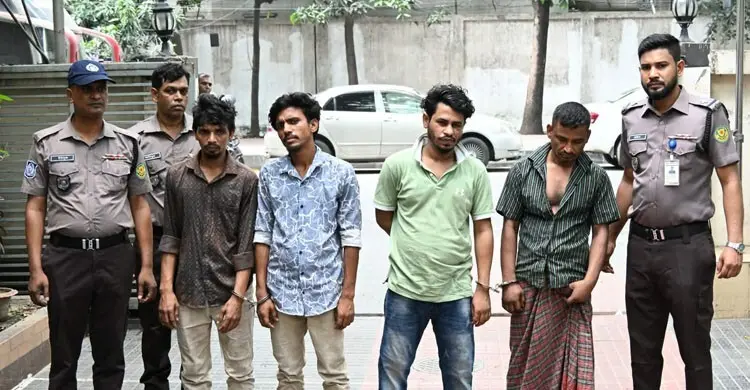 এসএসসির ভুয়া প্রশ্ন দিয়ে অর্থ হাতিয়ে নিতো তারা, গ্রেফতার ৪