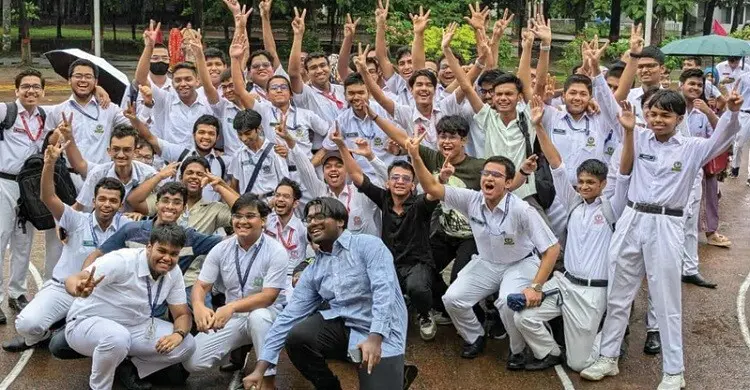 এসএসসিতে শতভাগ পাস ৬৬৯ শিক্ষাপ্রতিষ্ঠানে